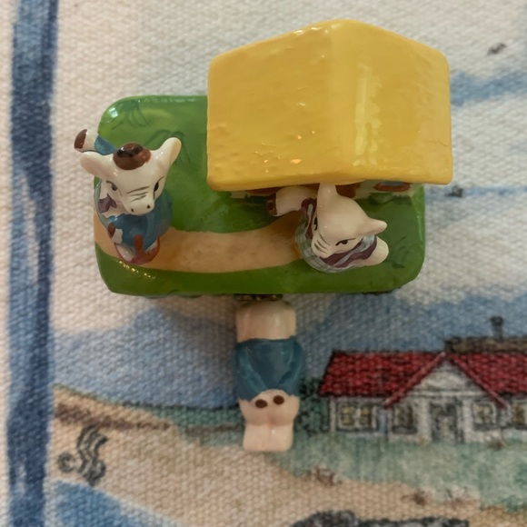 3 Little Pigs Trinket Box & Trinket - Picture 10 of 14